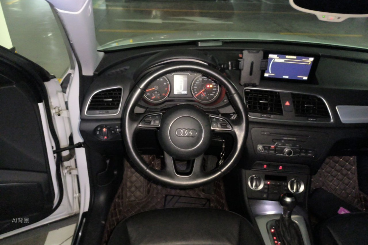 Audi Q3 2014 car image #12
