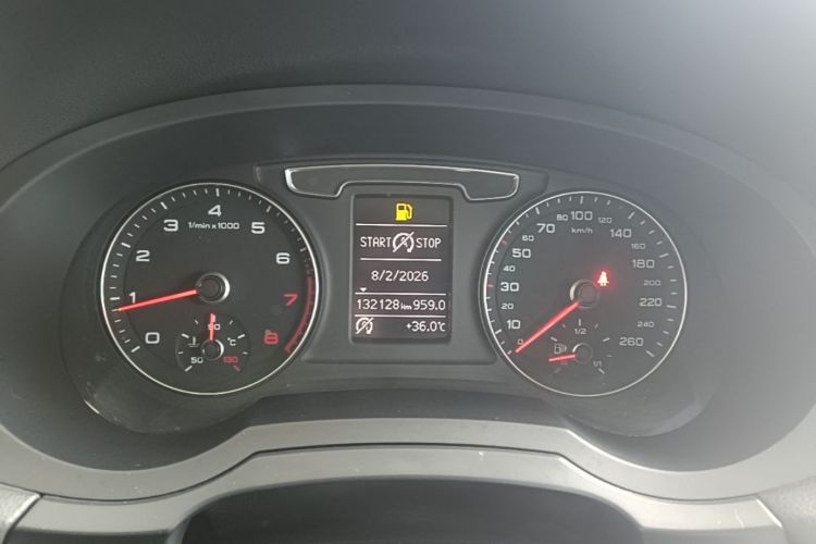 Audi Q3 2016 car image #16