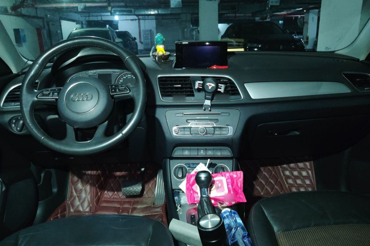 Audi Q3 2018 immagine di auto #12