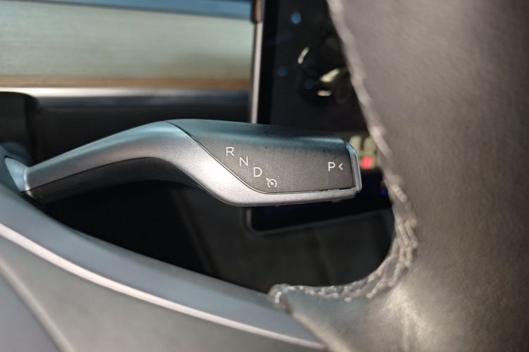 Tesla Model Y 2021 #18 Tesla Model Y 2021 car image #18