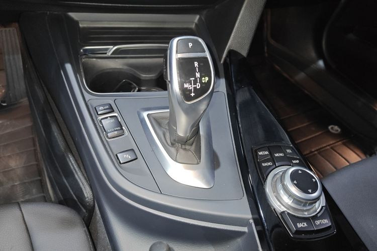 BMW 3 Series 2017 car image #14