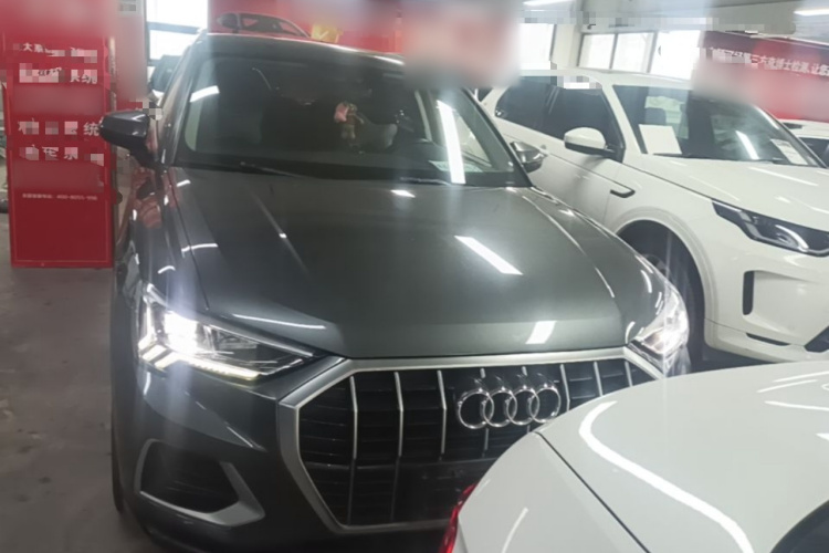 Audi Q3 2020 car image #3
