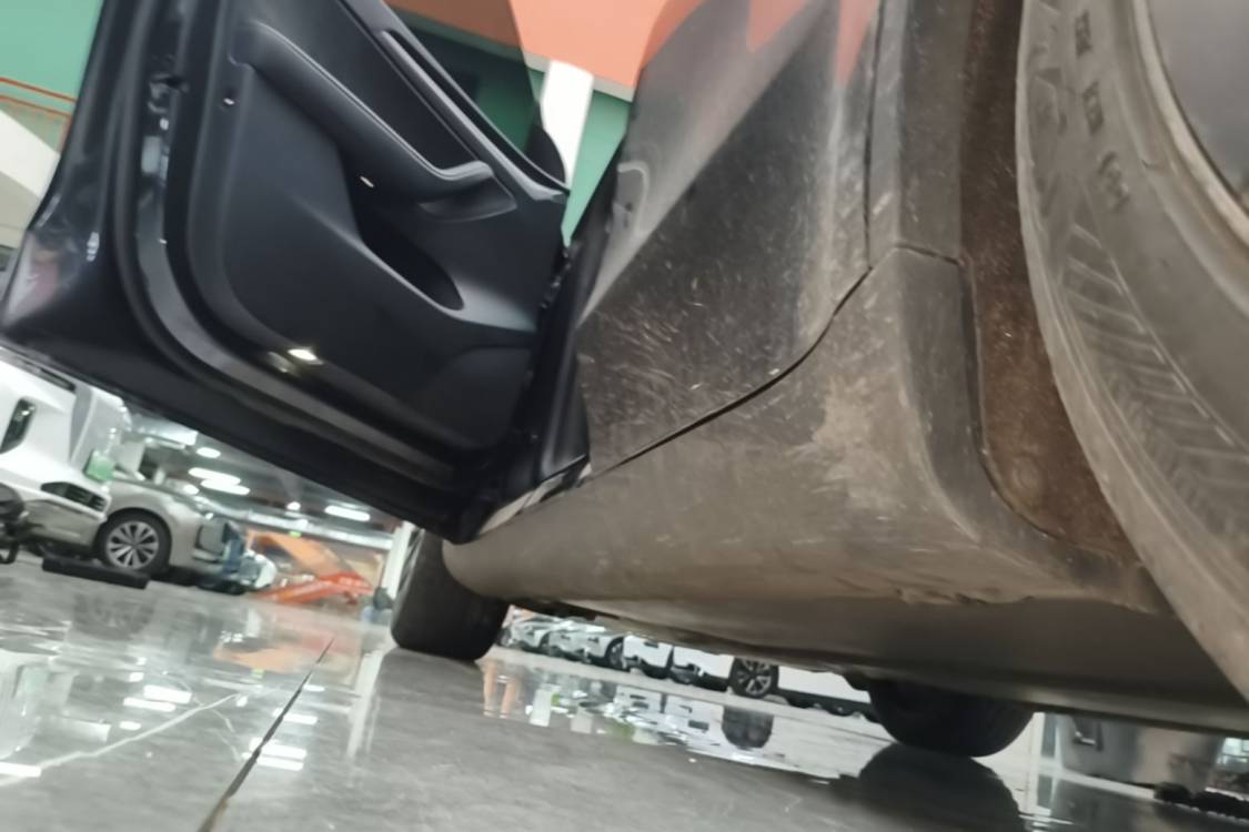Tesla Model Y 2024 car image #8
