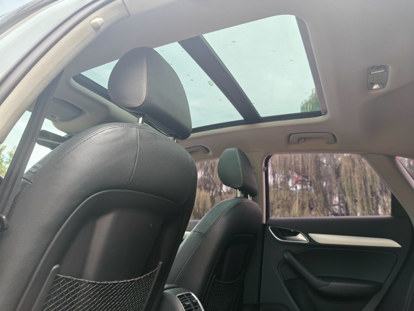 Audi Q3 2018 car image #9