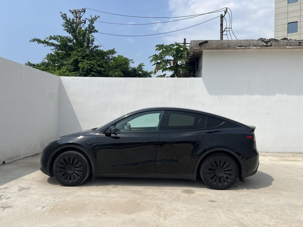 Tesla Model Y 2023 car image #3