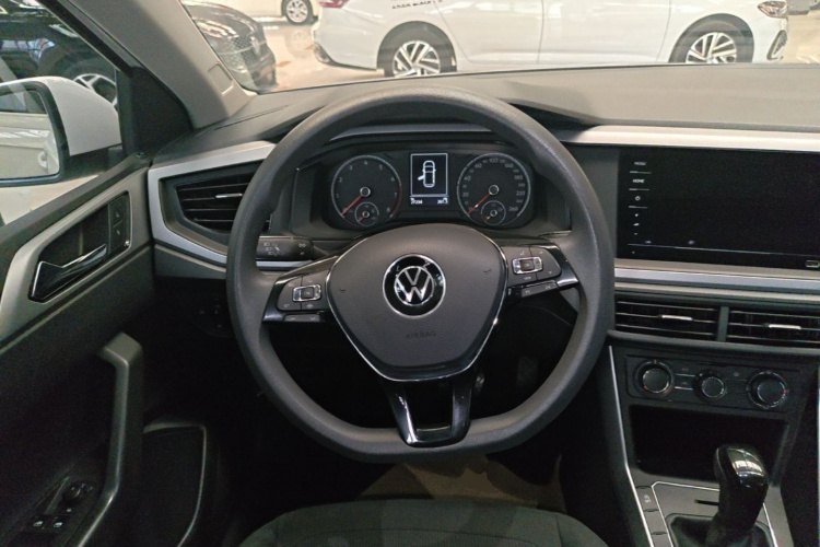 Volkswagen Polo 2022 car image #11