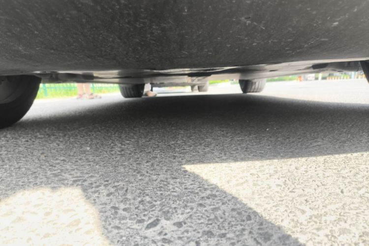 Tesla Model Y 2023 car image #30