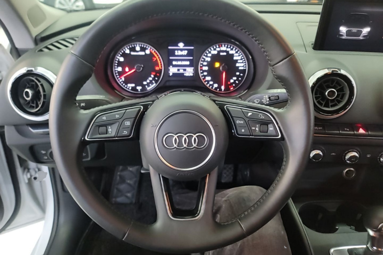 Audi A3 2018 car image #11