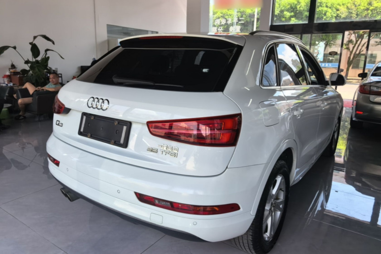 Audi Q3 2017 car image #7