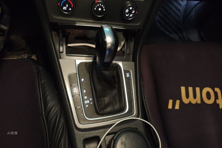 Volkswagen Golf 2015 car image #16