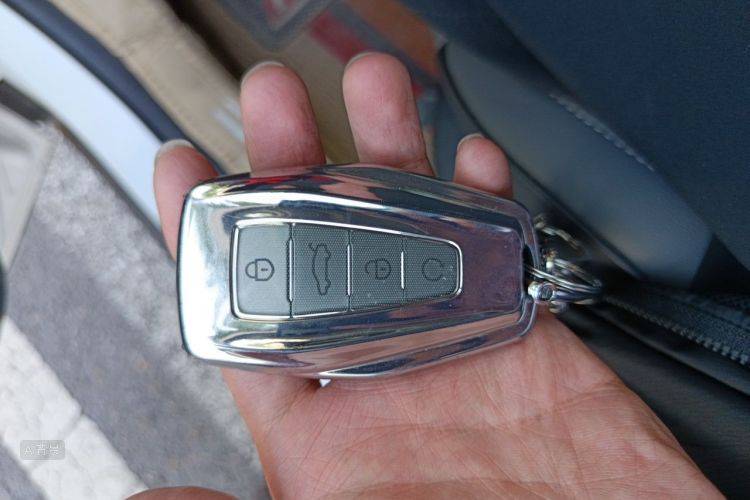 GEELY Coolray 2025 image de voiture #10