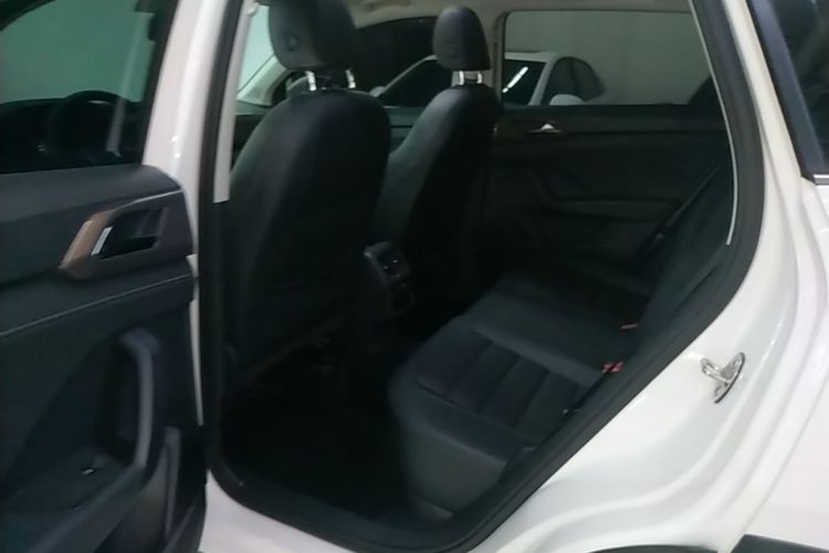 Volkswagen Tharu 2021 car image #17