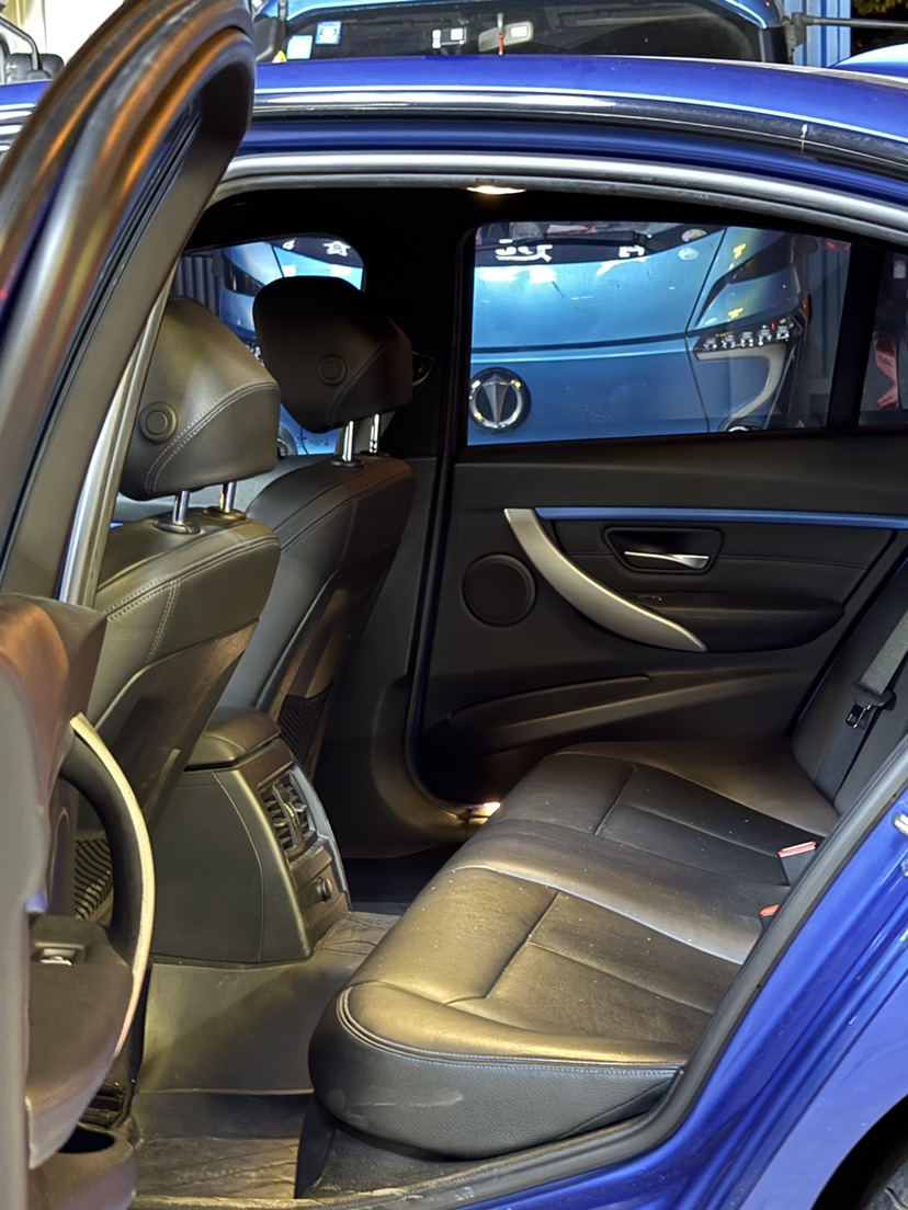 BMW 3 Series 2018 car image #4