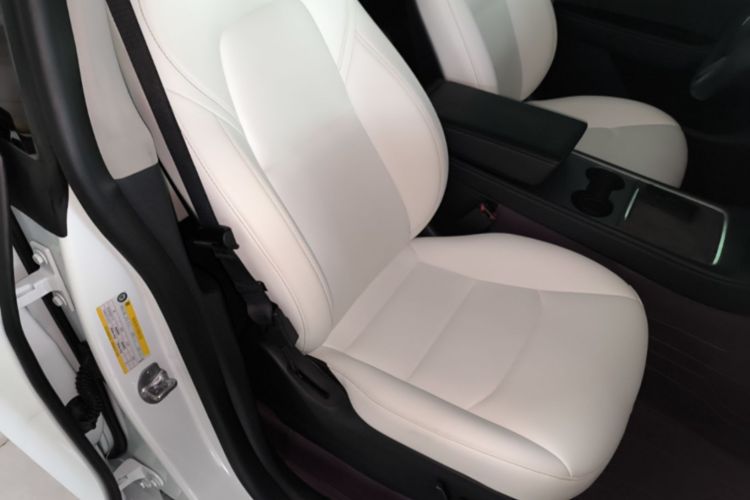 Tesla Model Y 2023 car image #24