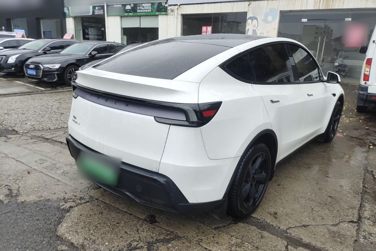 Tesla Model Y 2025 #7 Tesla Model Y 2025 car image #7