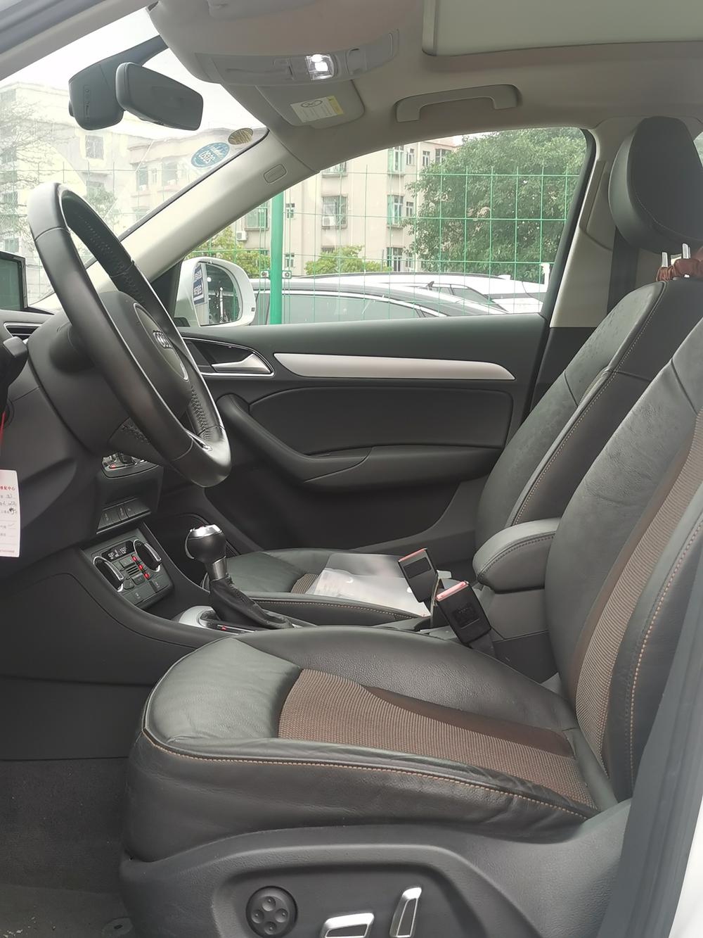 Audi Q3 2016 car image #8