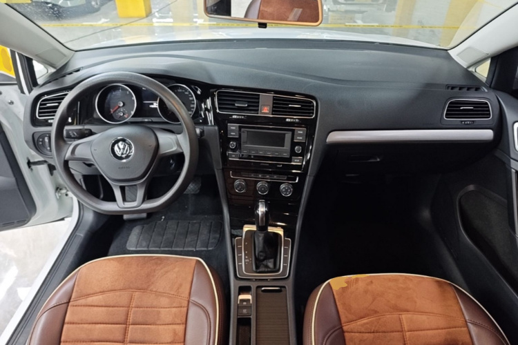 Volkswagen Golf 2018 car image #10