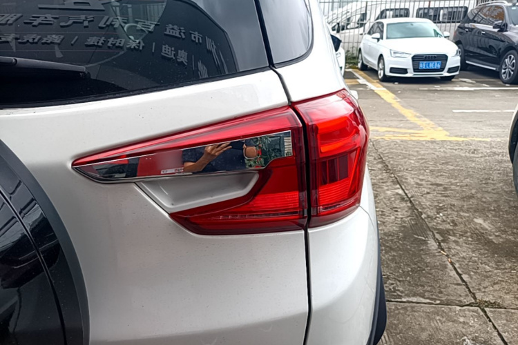 BYD Yuan New Energy 2019 car image #8