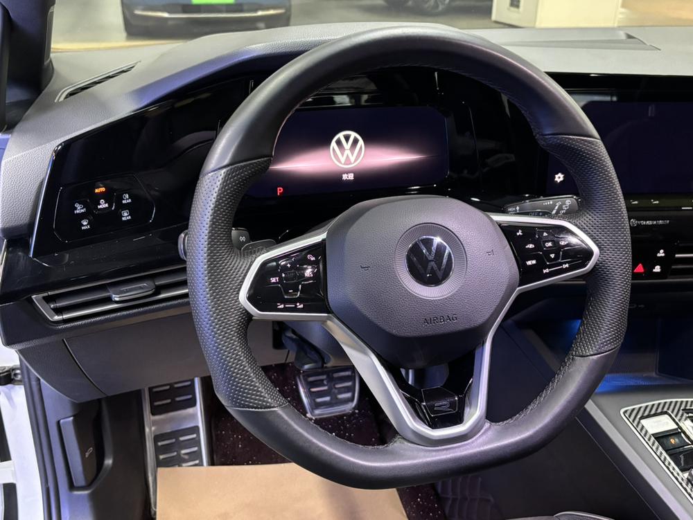 Volkswagen Golf 2023 car image #10