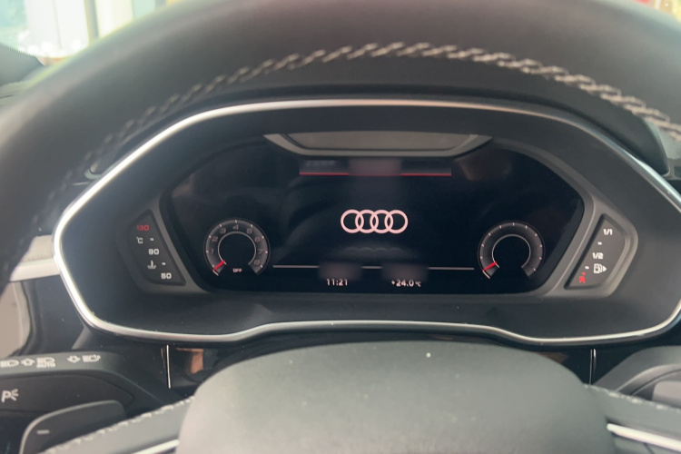 Audi Q3 2024 car image #19