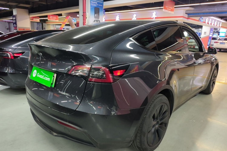 Tesla Model Y 2024 #7 Tesla Model Y 2024 car image #7