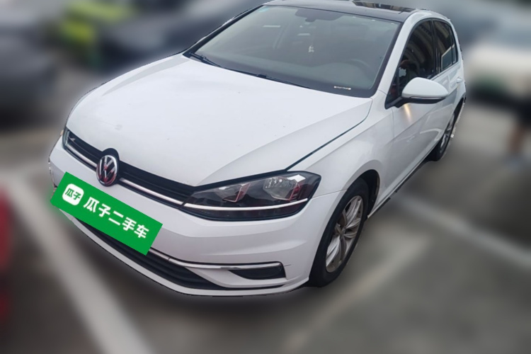 Volkswagen Golf 2019 car image #2