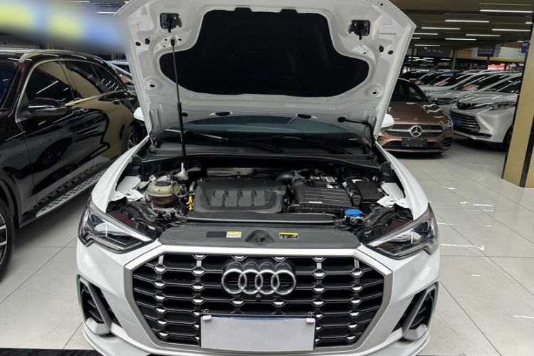 Audi Q3 2022 car image #28