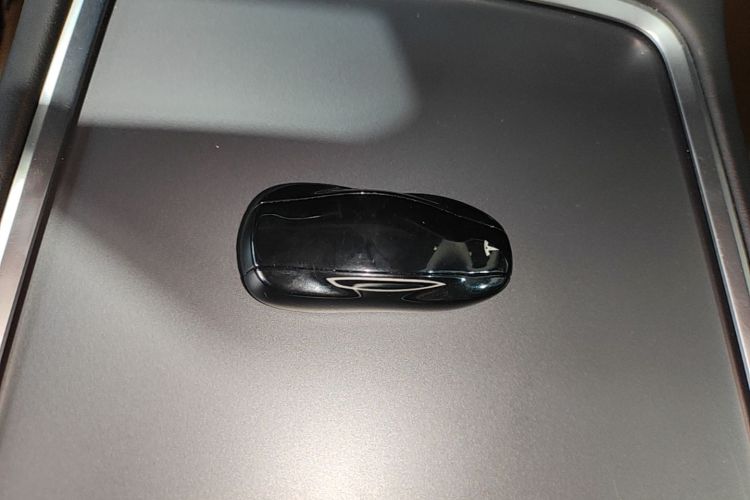 Tesla Model Y 2021 immagine di auto #9