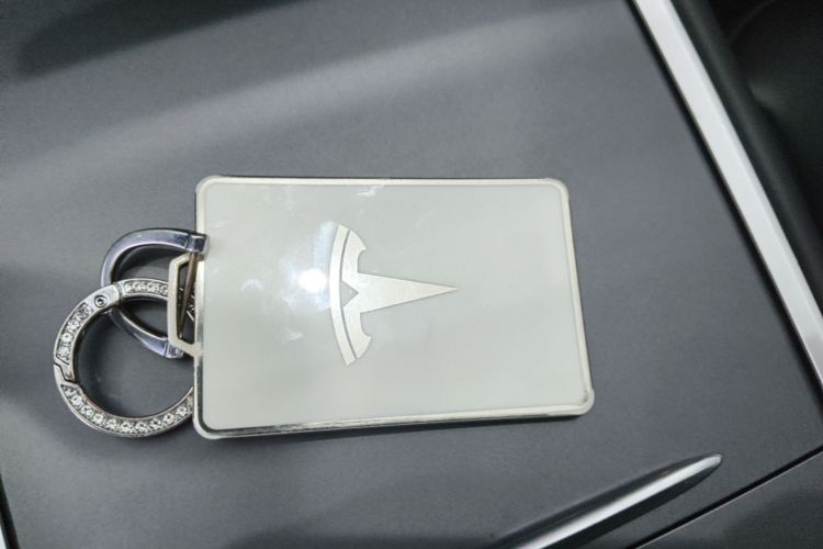 Tesla Model Y 2024 car image #9