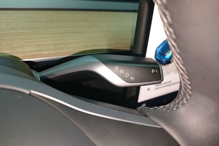 Tesla Model Y 2023 car image #16