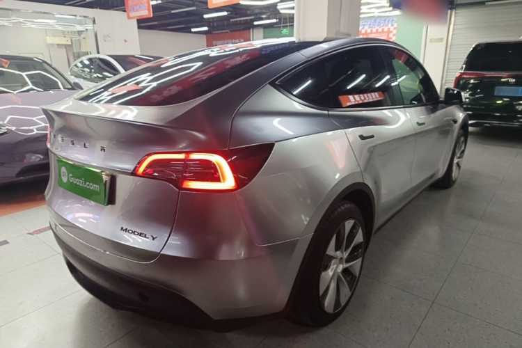 Tesla Model Y 2022 car image #7