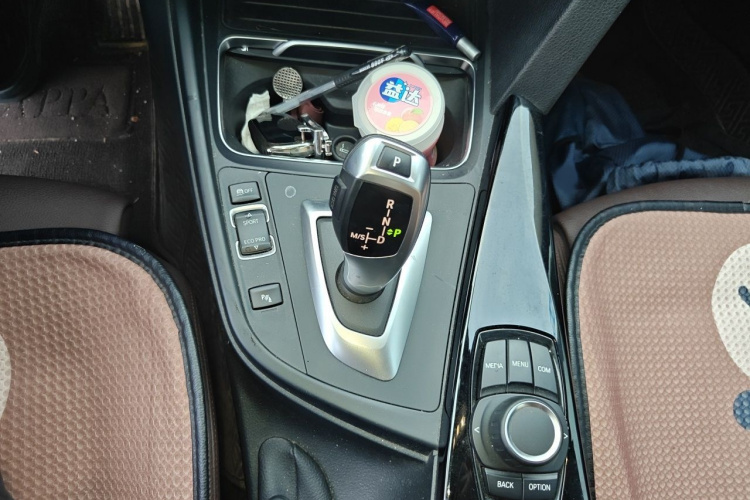 BMW 3 Series 2018 car image #18