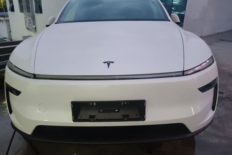 Tesla Model Y 2026 #3 Tesla Model Y 2026 car image #3