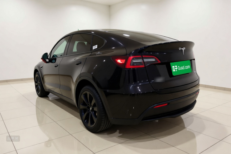 Tesla Model Y 2024 #5 Tesla Model Y 2024 car image #5