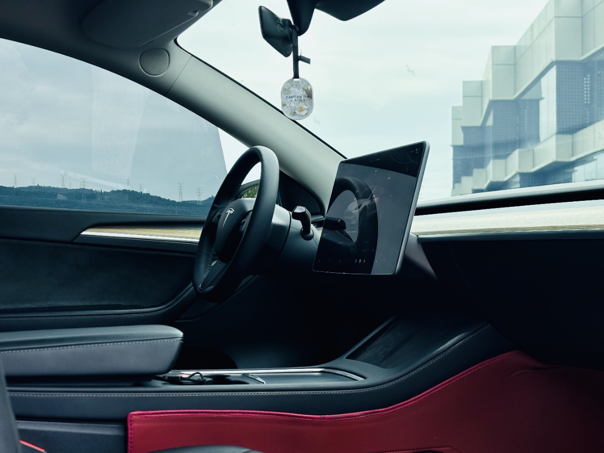 Tesla Model Y 2023 car image #5