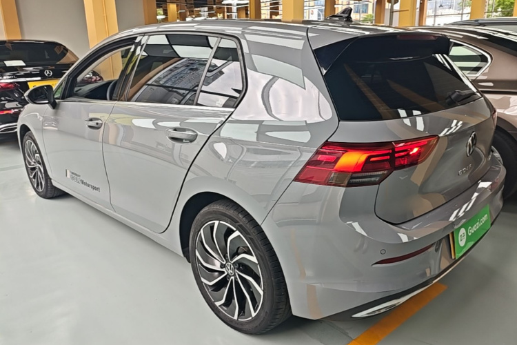 Volkswagen Golf 2023 car image #5