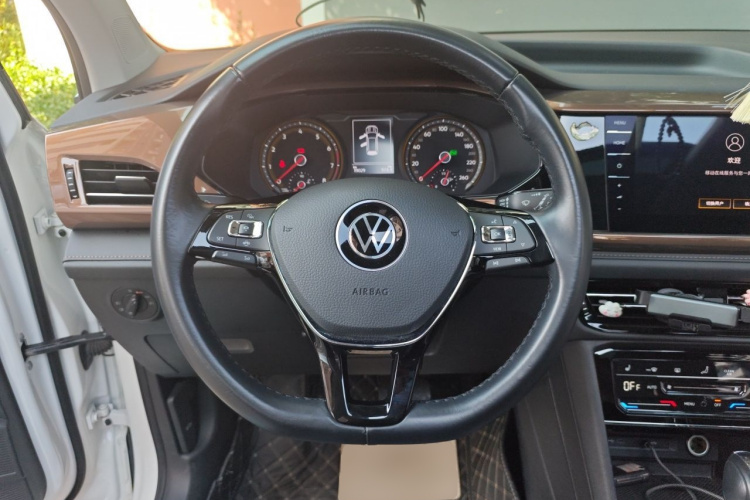 Volkswagen Tharu 2021 car image #11