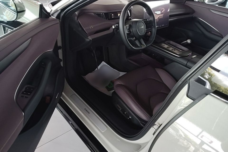 MI SU7 2025 car image #16