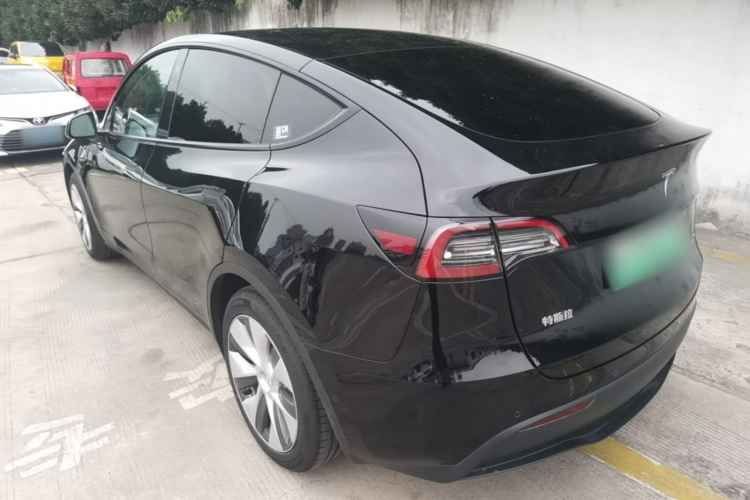 Tesla Model Y 2023 #5 Tesla Model Y 2023 car image #5