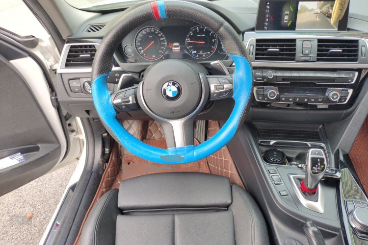 BMW 3 Series 2018 #12 BMW 3 Series 2018 car image #12