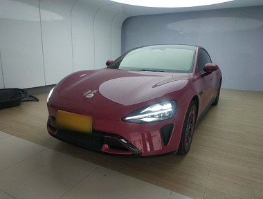 MI SU7 2025 immagine di auto 