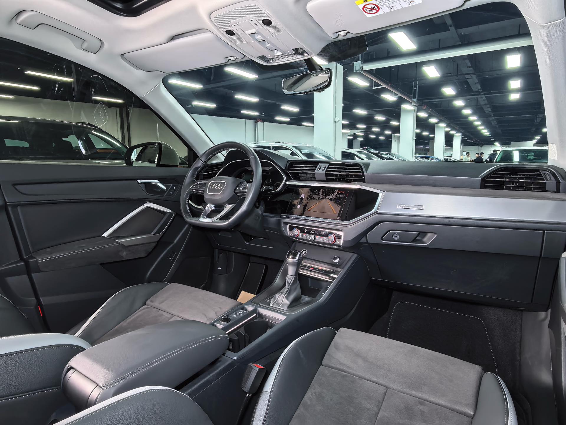 Audi Q3 2023 car image #14