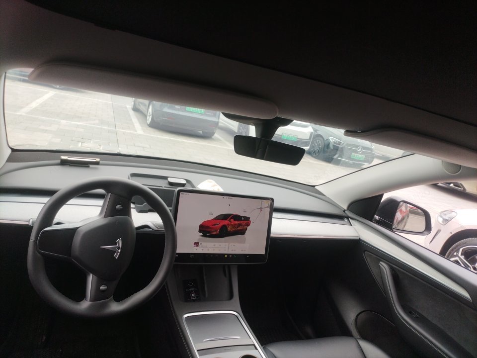 Tesla Model Y 2024 #7 Tesla Model Y 2024 car image #7