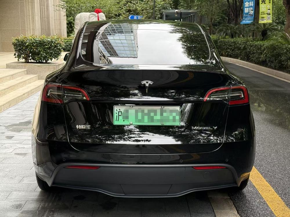 Tesla Model Y 2023 #5 Tesla Model Y 2023 car image #5