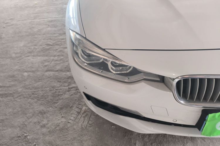 BMW 3 Series 2018 car image #8