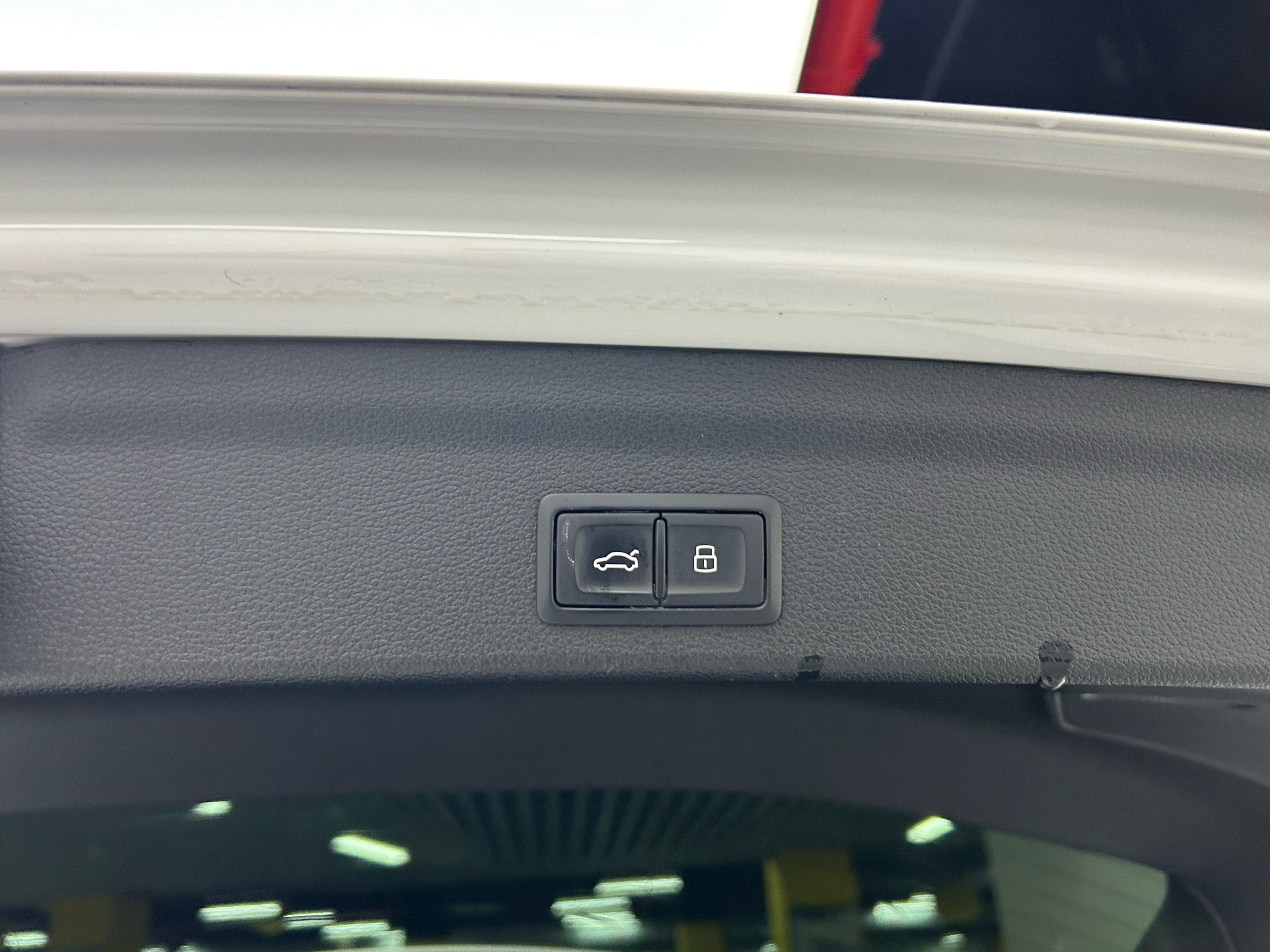 Audi Q3 2020 car image #17