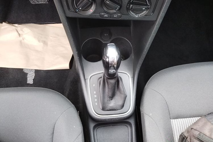 Volkswagen Polo 2018 car image #14