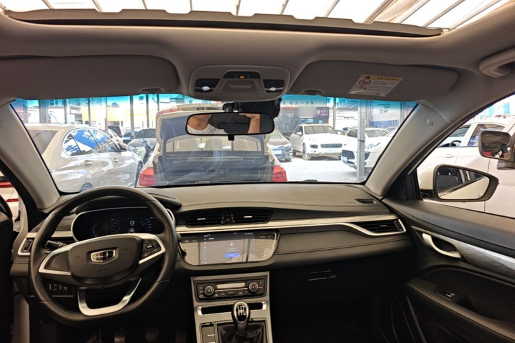 GEELY Emgrand 2019 #18 GEELY Emgrand 2019 car image #18