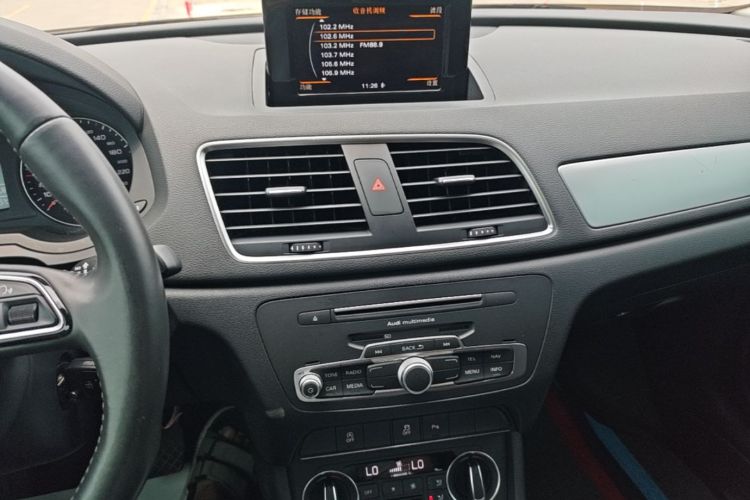 Audi Q3 2019 car image #13