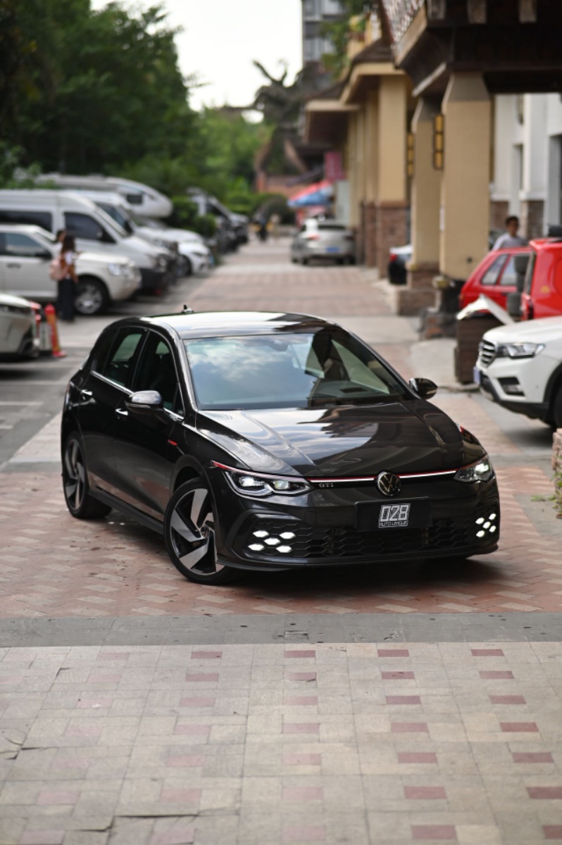 Volkswagen GolfGTI 2024 car image #3